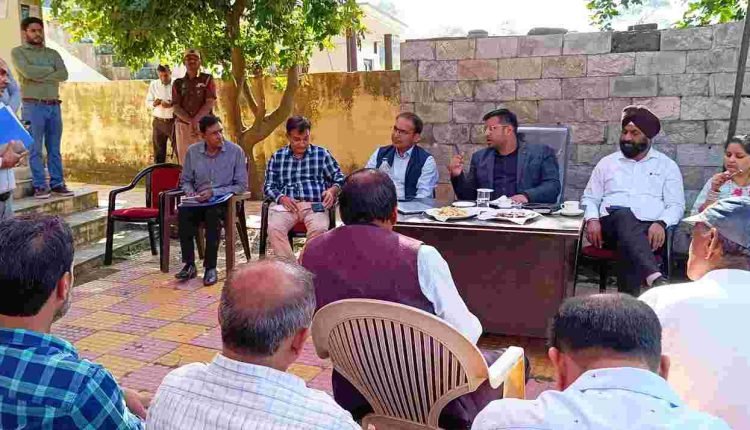 Samba administration organizes Weekly Block Diwas outreach program at Purmandal