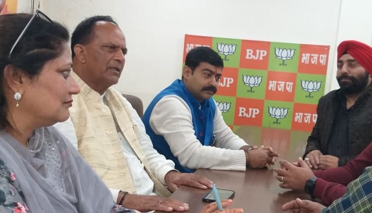 Prof. Gharu, Anuradha listens to public grievances at BJP headquarter