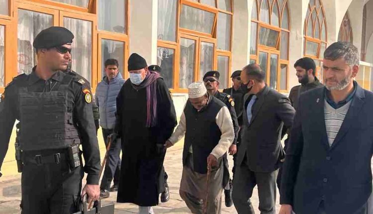 Dr. Farooq Abdullah offers Friday congregational prayers at Dargah, Hazratbal