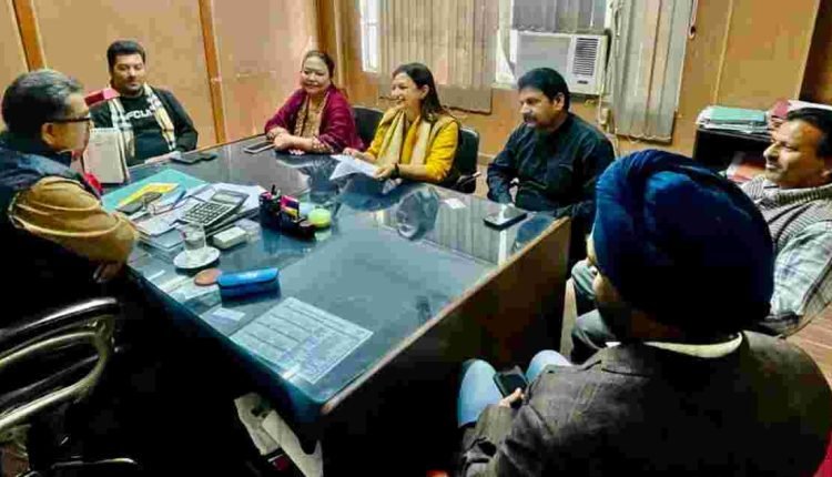 Rekha met with JMC Commissioner, Rahul Yadav, and other officials 