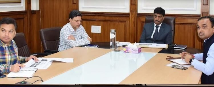 Chief Secretary orders establishment of district control rooms, calls for serious efforts from Prabhari Officers and district administrations