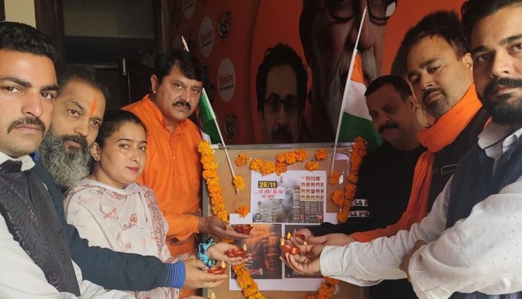 Tribute to the martyrs of 26/11 by lighting Diya 