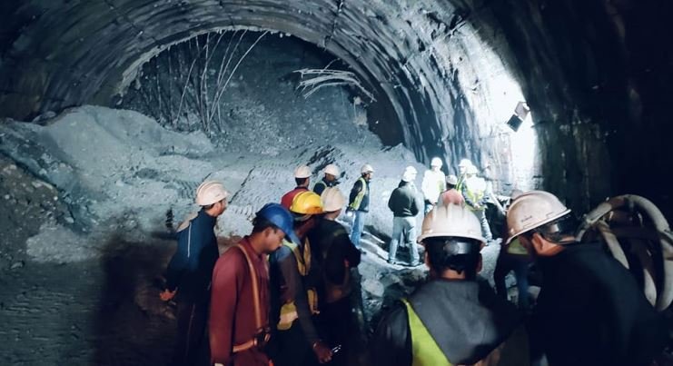 Breaking News: Tunnel Section Collapse Raises Concerns for 40 Workers in Uttarkashi, Uttarakhand