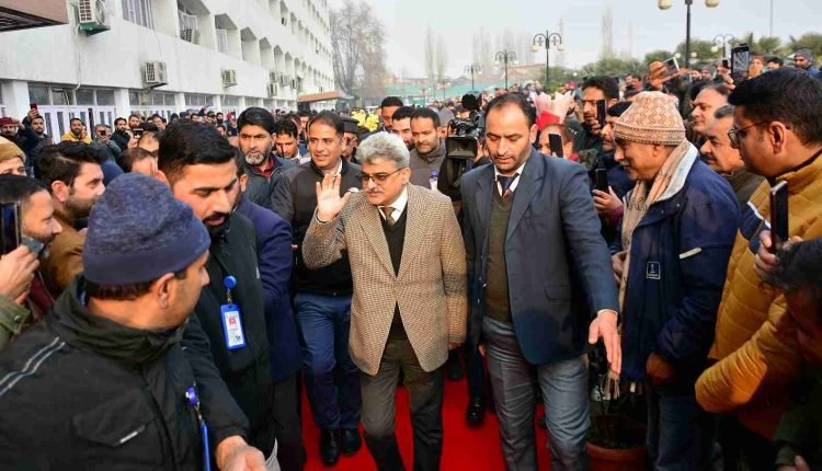 Atal Dulloo accorded rousing welcome at Srinagar Secretariat