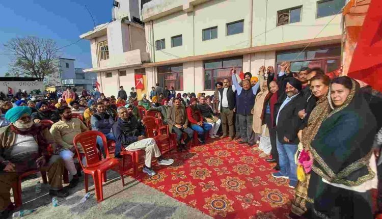 Double engine Govt betrayed J&K refugees: Sadhotra
