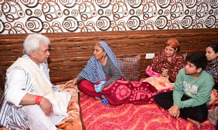 Lt Governor Shri Manoj Sinha Acknowledges the Selfless Service of SGCT Ravi Kumar, Offers Condolences and Government Assistance