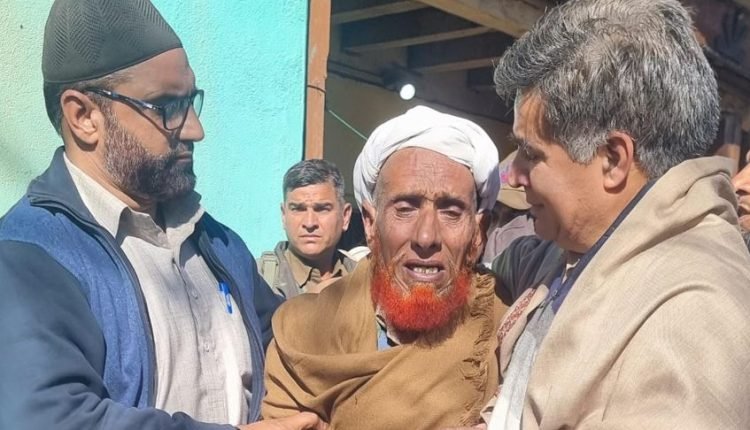 Ravinder Raina reaches Buffliaz, met the victim families,  assured Justice