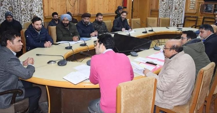Identify structures for acquisition to remove bottlenecks from city roads: Div Com Kashmir to R&B officers