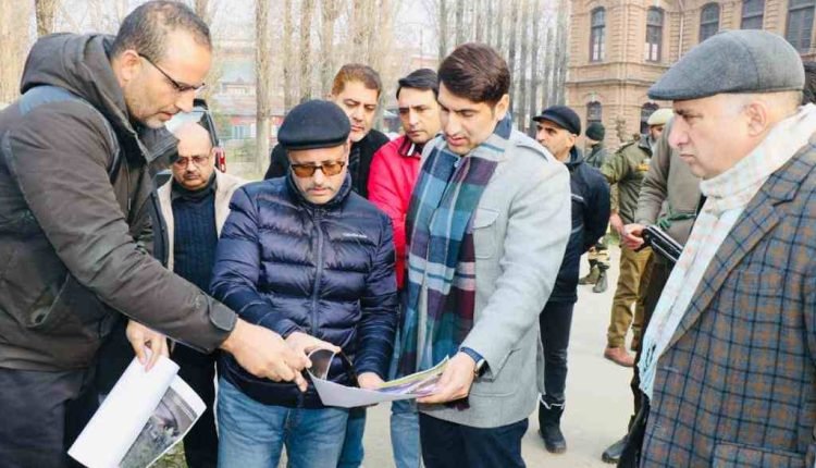 DC Srinagar conducts whirlwind tour of the City; inspects ongoing developmental works