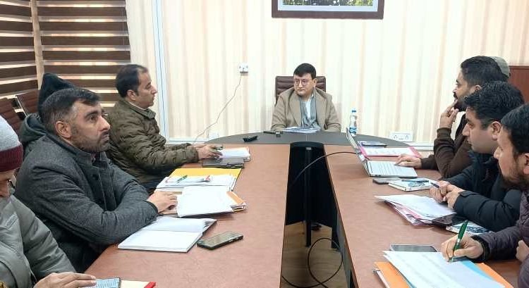 DC Baramulla Minga Sherpa reviews progress of JJM