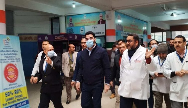 Dr. Abid Rasheed visits GMC Jammu, assesses medical care facilities