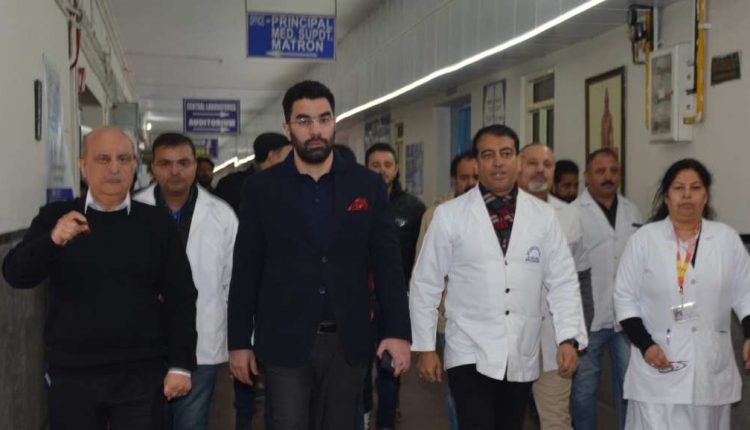 Secretary Health & Medical Education makes surprise inspection at SMGS Hospital