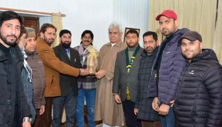 Delegations of OBC Welfare Association, Fruit & Vegetable Growers & Dealers from Anantnag call on Lt Governor at Srinagar