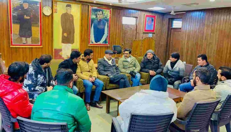 Nasir Aslam Wani Chairs workers meeting of Block Amira kadal at Party Hqrs