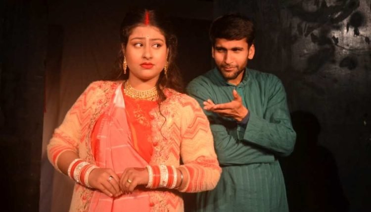 Partition Pain: Unveiling the Chaos and Tragedies in Gulzar's 'Ravi Paar' - A Story of Asylum and Loss