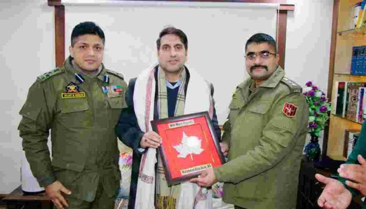 Central Kashmir Range accord warm farewell to outgoing DC Srinagar, Aijaz Asad