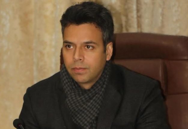 DC Srinagar Hands over Appointment Letters to eligible candidates under SRO-43