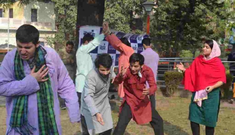 Balwant Thakur' Hindi play 'Jaal' staged by Natrang Jammu