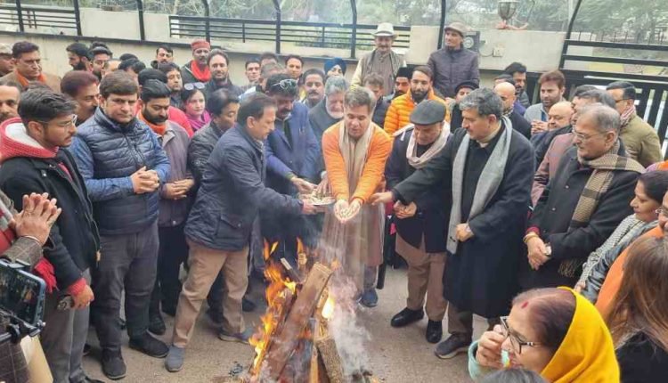 BJP celebrates Lohri with religious fervor