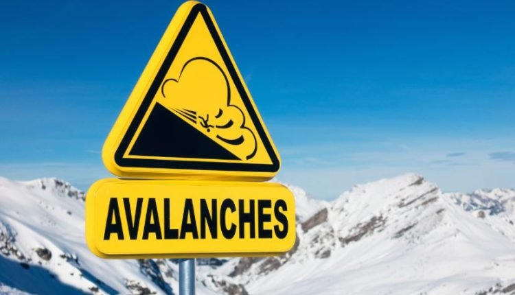 JKDMA Issues Avalanche Warning for Five Districts Amid Fresh Snowfall