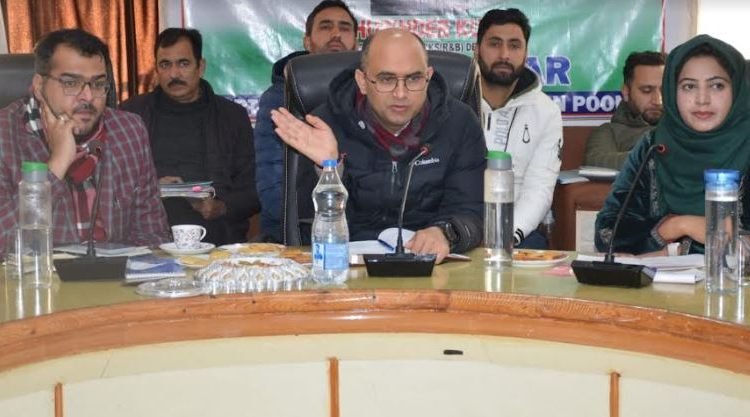 Bhupinder Kumar chairs Public Darbar in Poonch; Asks XEns to blacklist non performing contractors