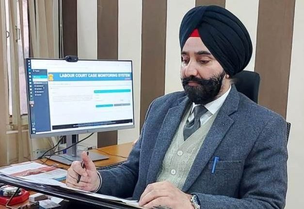 Labour Commissioner reviews progress of transition of JKEPFO to Central EPFO, GoI