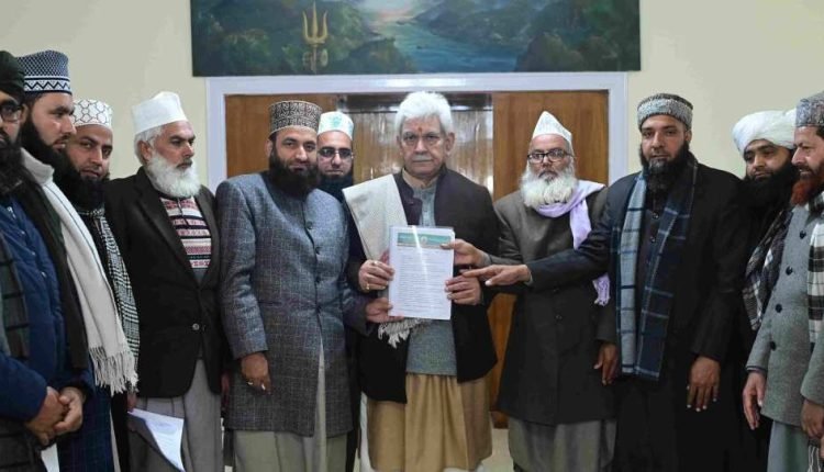 20-Member delegation of Jamat-E-Ahle Sunnat calls on Lt Governor