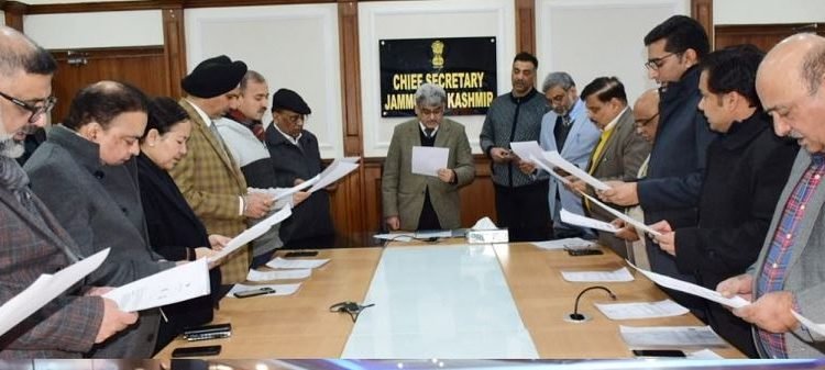 Dulloo administers pledge to officers on 14th NVD