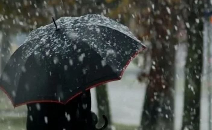 Meteorological Alert: Jammu and Kashmir Braces for Widespread Rain and Snowfall in the Next 24 Hours, Heightening Concerns for Road Closures and Agricultural Impact