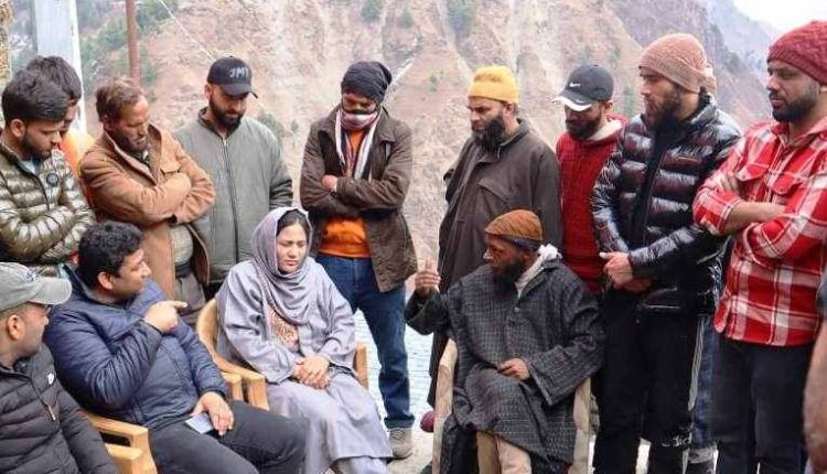 DDC Chairperson, ADC Ramban meet Dhanmansta fire incident victims