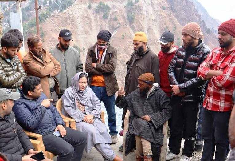 DDC Chairperson, ADC Ramban meet Dhanmansta fire incident victims