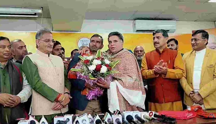 Big jolt to PDP, Arshad Mehmood joins BJP