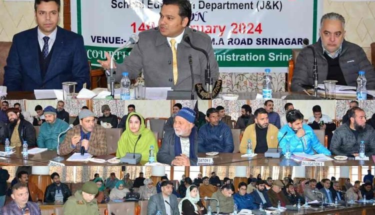 Dr Singla holds Public Darbar at Banquet Hall, Srinagar
