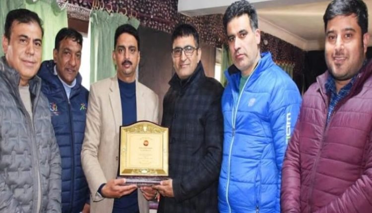 Jt. Directorate of Information Kashmir accords warm send-off to outgoing DDI (PR), Bilal Mukhtar