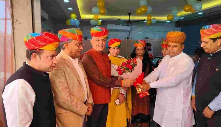 Opening of big business outlets in J&K just a beginning, more to come in BJP rule: Kavinder  