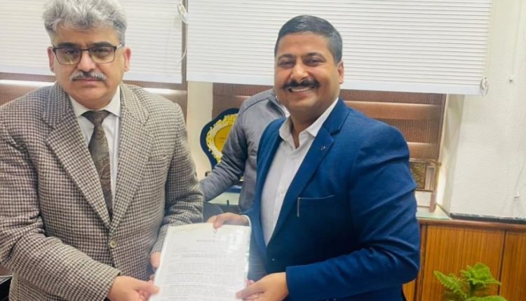 Gaurav calls on CS Dulloo, submits memorandum; advocates for development of Jammu Region