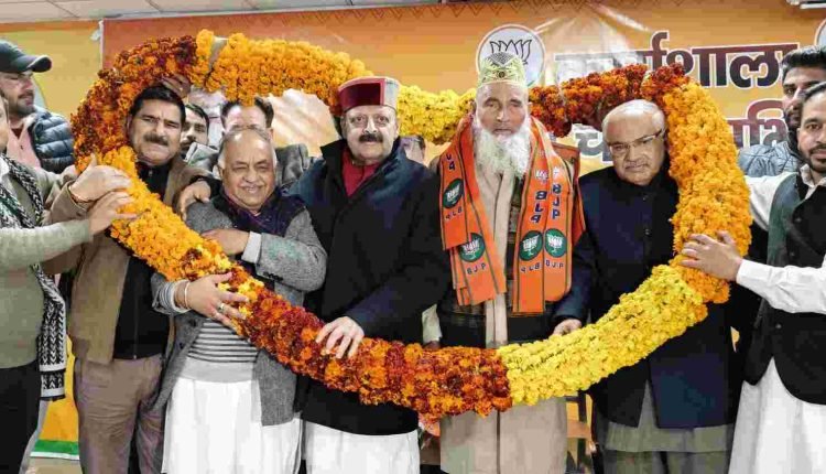 2-time MLC, prominent Gujjar leader Haji Mohd Hussain of NC joins BJP