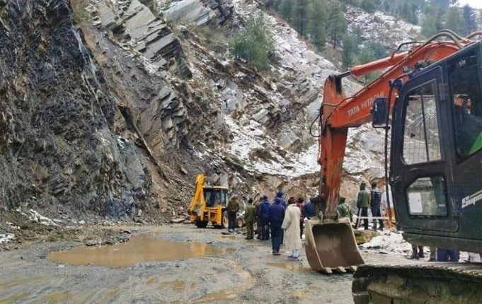 DC Ramban, SSP traffic inspects road clearance work on NH-44