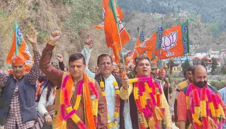 Ravinder Raina addresses massive roadshow at Bani