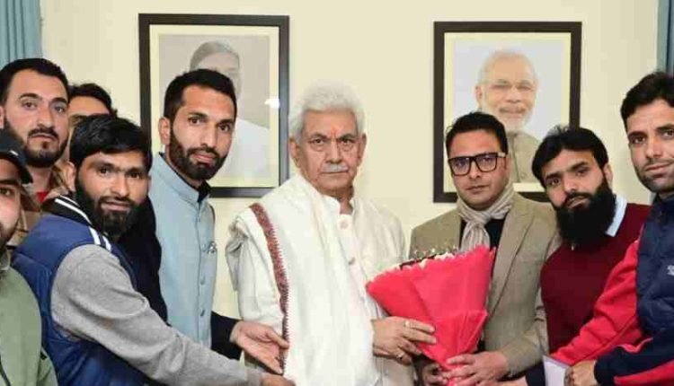 Former Minister, DDC Member Poonch call on Lt Governor