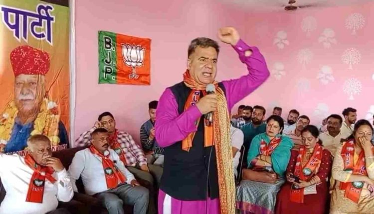 Ravinder Raina addresses multiple rallies in border areas of J&K