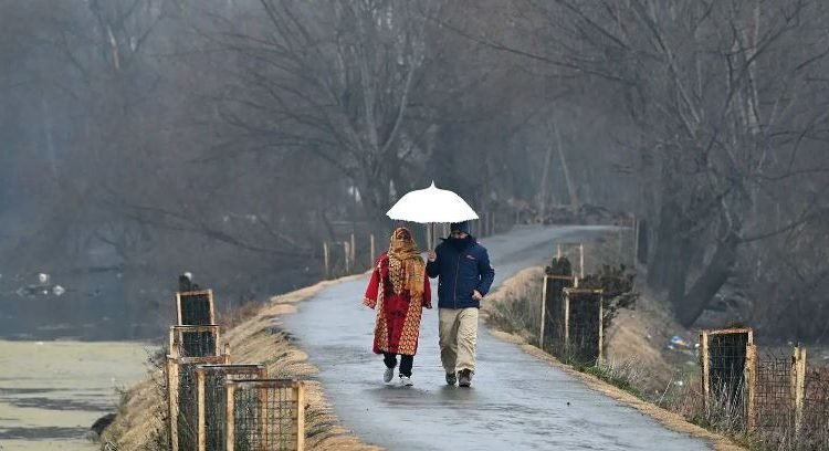 Forecast: Consecutive Western Disturbances to Bring Rain and Snow to Jammu and Kashmir Over Five-Day Period, MeT Reports