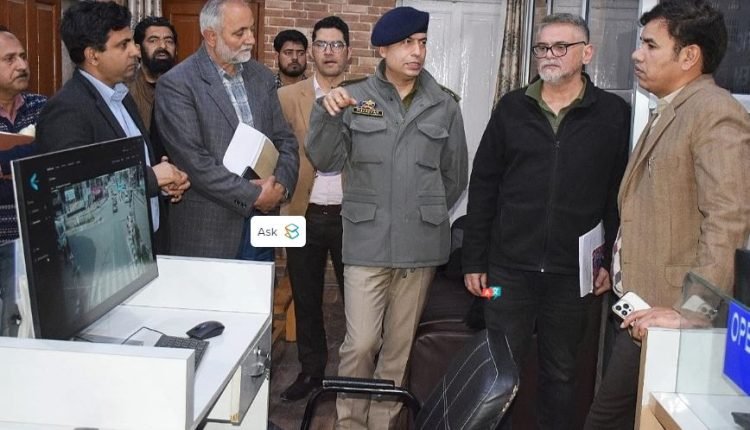 Div Com Kashmir inspects functioning of IMTS cameras at Traffic Management & Monitoring Control Room
