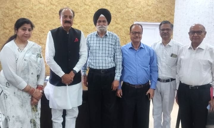 Slathia, Purnima hold crucial meeting with traders, seek support for upcoming Lok Sabha Polls