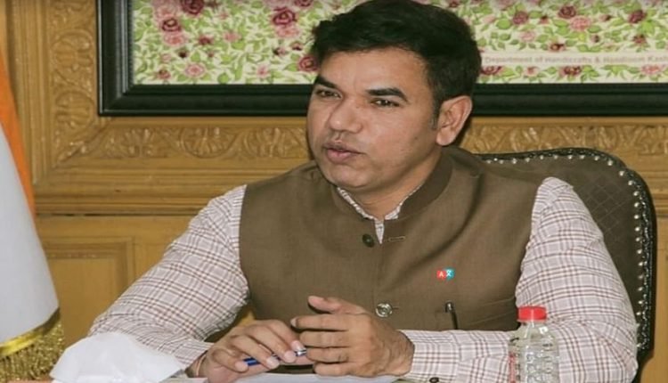 Div Com Kashmir reviews operation & maintenance of Srinagar Airport