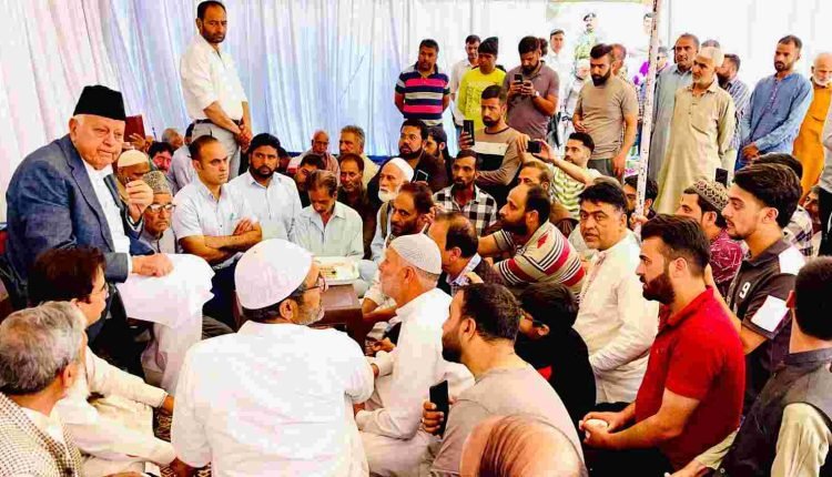 Dr. Farooq, Omar Abdullah pay tributes to party stalwarts Beg, Shah
