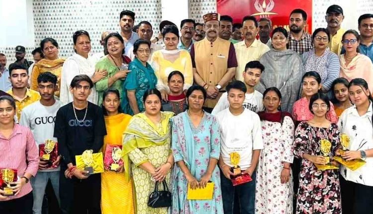 Rana exhorts students to aim high in achieving academic excellence