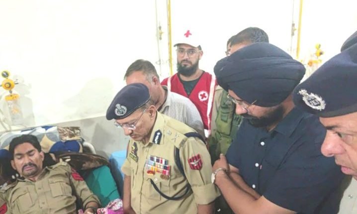 ADGP Jammu, DC Doda meet policeman injured in Gandoh encounter