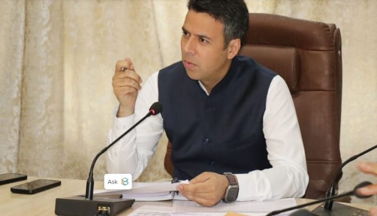 DC Srinagar reviews action plan for  upgradation & macadamization of roads