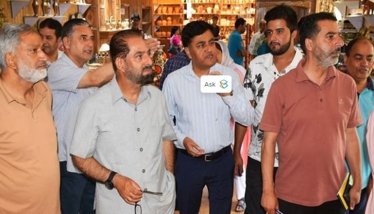 Dr Kabir Dar inspects J&K State Handloom Development Corporation Ltd